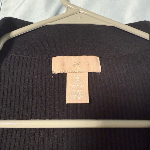 H&M Black Ribbed Knit Top - Picture 2 of 2